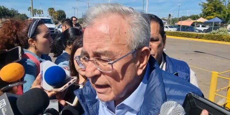 “Es muy común porque son policías”: Rocha Moya sobre agresión a agente por accionar el claxon
