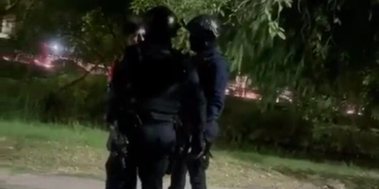 Video. Policías agreden a un joven en Culiacán; Descartan reporte y que sean estatales