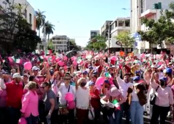 ¡Mi voto no se toca! Miles de culiacanenses se manifiestan para defender al INE