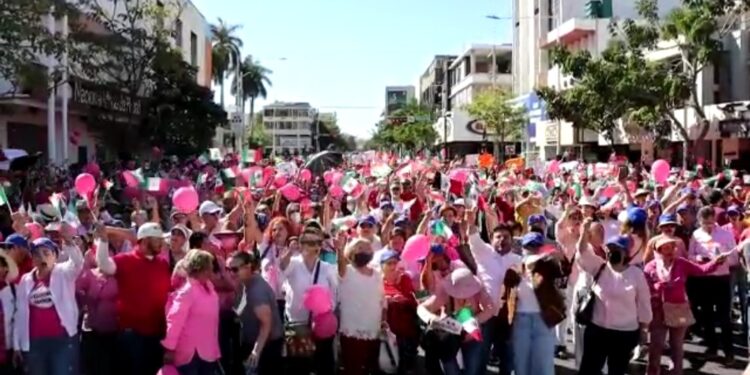 ¡Mi voto no se toca! Miles de culiacanenses se manifiestan para defender al INE