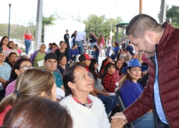Entrega gobierno de Badiraguato cientos de apoyos invernales a familias vulnerables