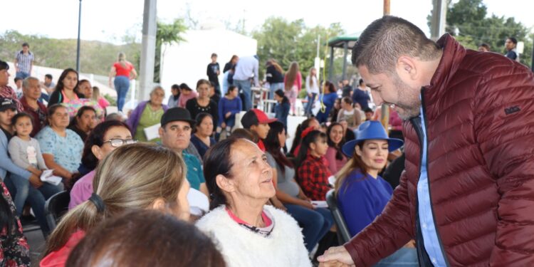 Entrega gobierno de Badiraguato cientos de apoyos invernales a familias vulnerables