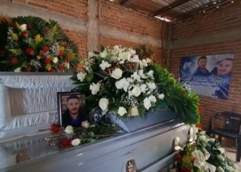 A un mes del asesinato, Cosme, el sinaloense abatido por policías en USA fue sepultado en Culiacán
