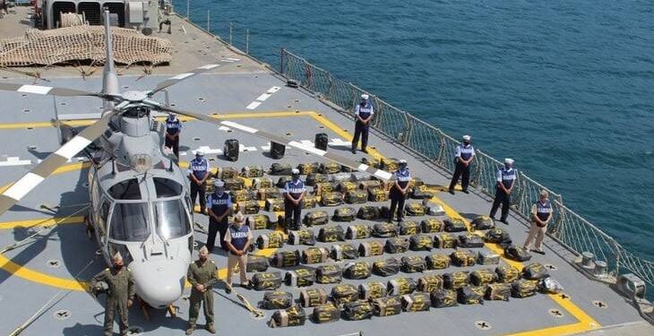 Asegura la MARINA 2 mil 400 kilos de cocaína y detiene a 10 presuntos narcos en Chiapas