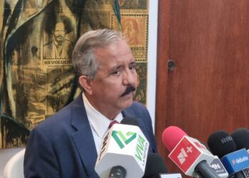 Estrada Ferreiro reaparece con amparo en mano, exige su reinstalación