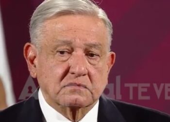 AMLO defiende su plan B y asegura que no están en riesgo las elecciones