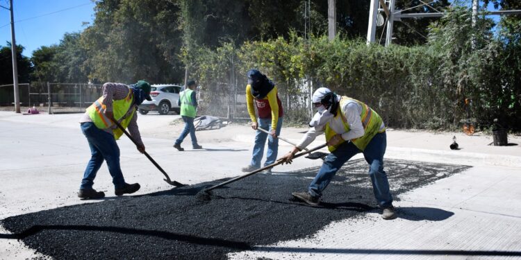 Atienden petición ciudadana con instalación de reductores de velocidad y proyectos de pavimentación