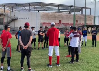 Entrenadores y deportistas molestos por el tratamiento y la mala comida que recibieron en la concentración