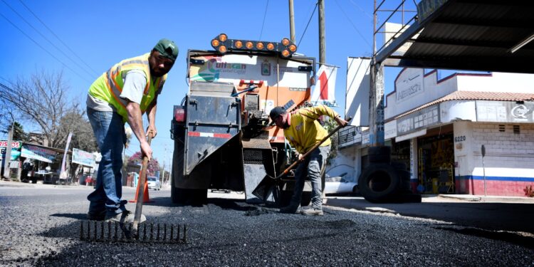 Realizan reencarpetado de avenida Álvaro Obregón