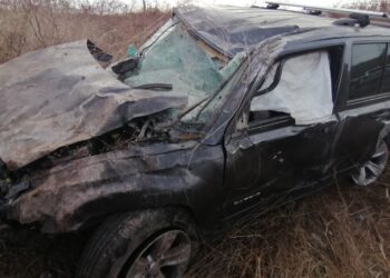 Muere joven tras volcadura de camioneta en San Lorenzo