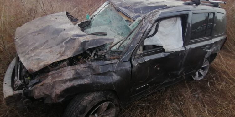 Muere joven tras volcadura de camioneta en San Lorenzo