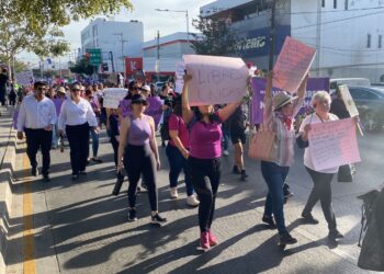 ¡Ni una mujer asesinada más! gritan con fuerza miles de mujeres en Culiacán