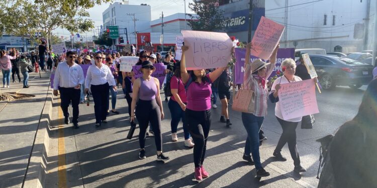 ¡Ni una mujer asesinada más! gritan con fuerza miles de mujeres en Culiacán