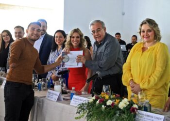 Entrega Rocha el reconocimiento “Ciudadano del Año” a sinaloenses ejemplares