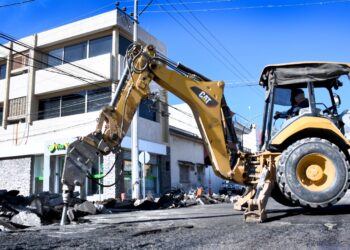 Realizan trabajos de rehabilitación con concreto hidráulico sobre la calle Zaragoza
