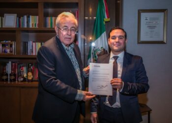 Rocha toma protesta a nuevo subsecretario en Transparencia