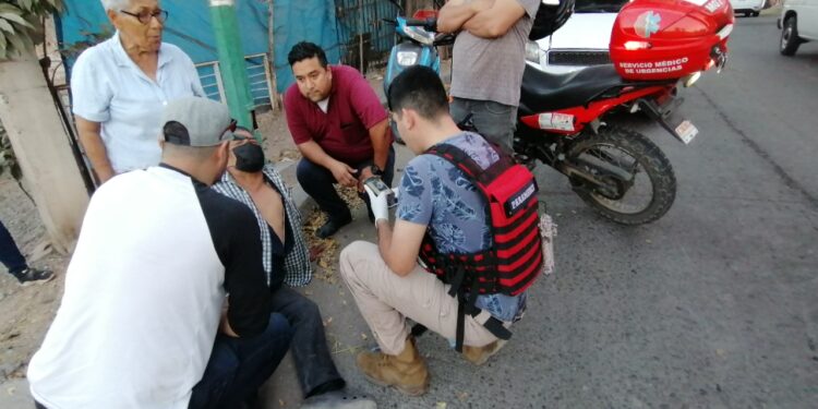 Velador sufre accidente de motocicleta en la 10 de Mayo