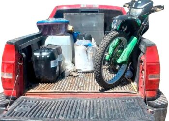 Una camioneta, una moto, drogas y precursores químicos ¡Abandonados!