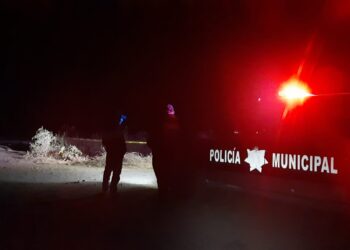 Se accidentan jóvenes en motocicleta; uno murió