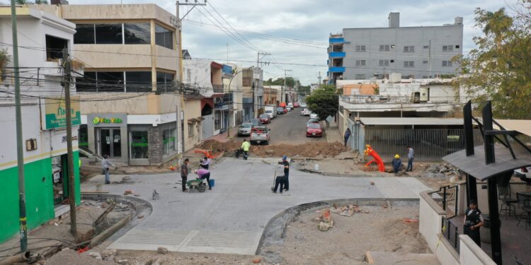 A punto de concluir la obra vial en la esquina de calle Zaragoza y Rubí