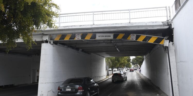 Reparan el puente Miguel Hidalgo tras siniestro ocasionado por un camión de carga