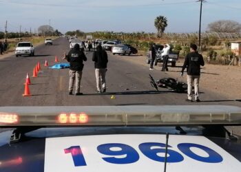 Fallece motociclista al chocar contra una camioneta de alcance