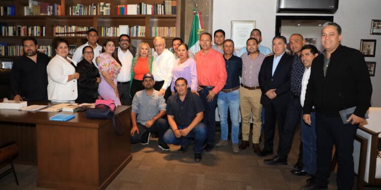 Rocha Moya sostiene reunión de acercamiento con síndicos electos