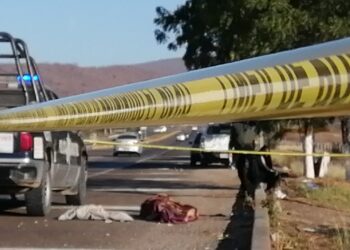 “Encobijado” hallan a uno en La Laguna Colorada