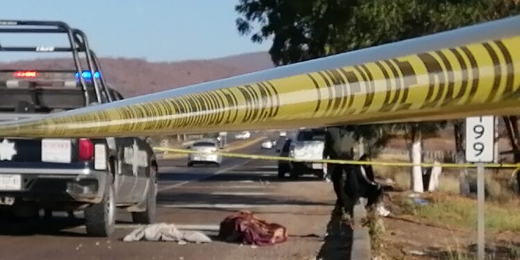 “Encobijado” hallan a uno en La Laguna Colorada