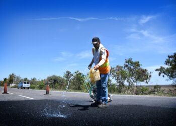 Construyen reductores de velocidad en Mojolo