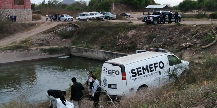 Localizan a 2 hombres sin vida en canales de Emiliano Zapata y San Lorenzo