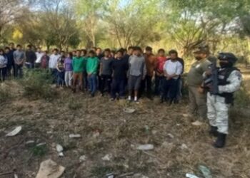 Localizan a 60 extranjeros que caminaban en los límites de la frontera con Estados Unidos