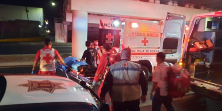 Herido joven al caer con todo y auto al río Tamazula