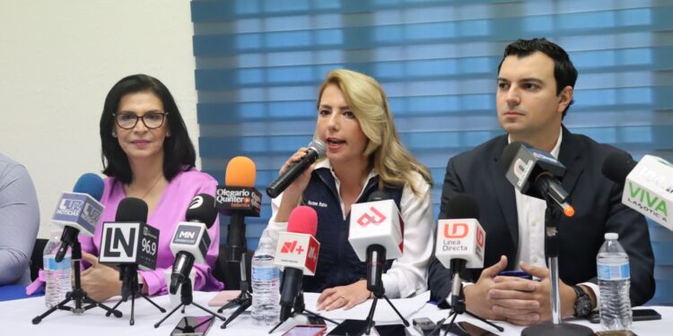 “Que le gane el amor por la universidad”, pide Roxana Rubio al rector de la UAS