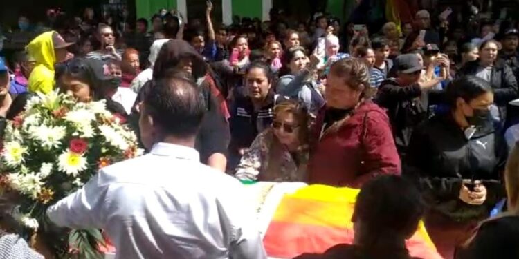Como una gran reina despiden con baile de zumba a “Violeta Navarrete” en San Miguel Zapotitlán