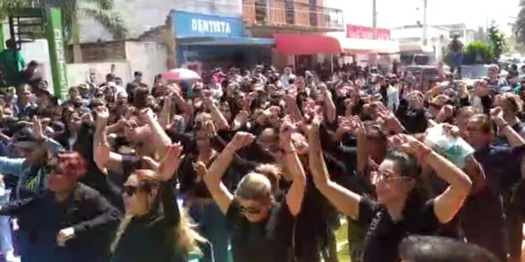 Como una gran reina despiden con baile de zumba a “Violeta Navarrete” en San Miguel Zapotitlán