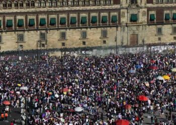 Cientos de miles de mujeres inundan las calles en más de 40 ciudades de México para exigir justicia e igualdad