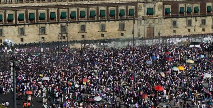 Cientos de miles de mujeres inundan las calles en más de 40 ciudades de México para exigir justicia e igualdad