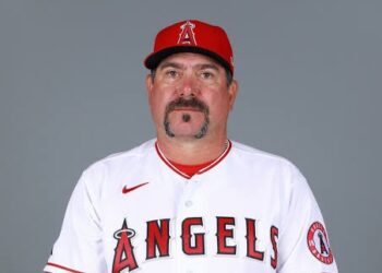 ¡Del éxito mundial al despido! Benjamín Gil deja de ser el manager de Los Tomateros