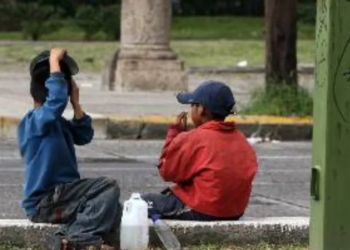 Niños que laboran en cruceros tienen un hogar y sus padres se niegan a laborar