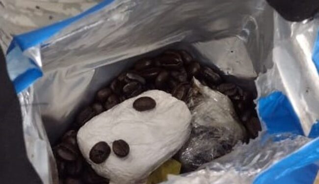 Entre granos de café y en una bocina narcos intentan enviar drogas