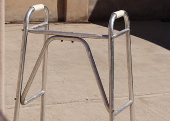 Don Ceferino, de 81 años fue embestido por un camión y vivió para contarlo