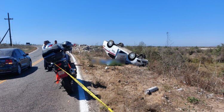 Muere taxista culichi en volcadura en Altata, Navolato