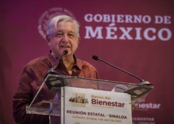 AMLO apoya a Rocha Moya en su lucha en la UAS desde el diálogo y respeto a la autonomía universitaria