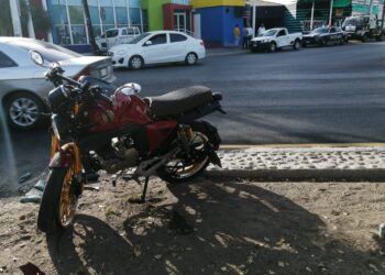 Herido motociclista al chocar contra camioneta hoy en el Malecón Viejo