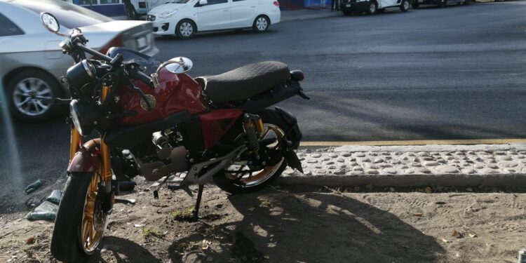 Herido motociclista al chocar contra camioneta hoy en el Malecón Viejo