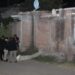 Envuelto en cobijas y colchonetas tiran un cadáver en la colonia Pemex