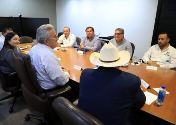 Gobernador Rocha se reúne con dirigentes agrícolas