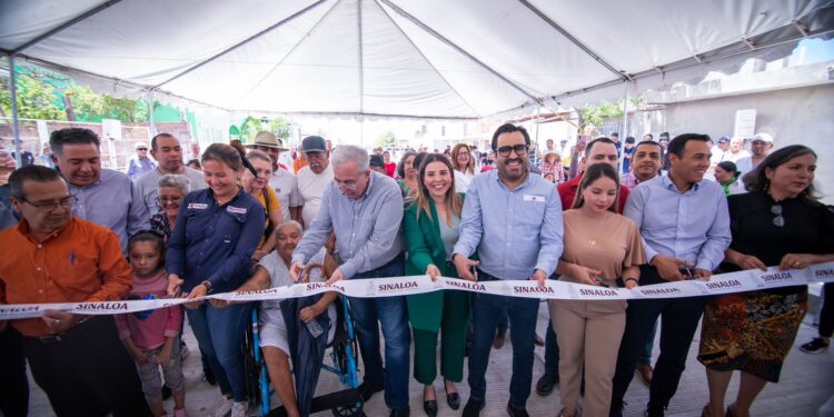 Rocha inaugura nuevas calles pavimentadas para tres colonias de Culiacán
