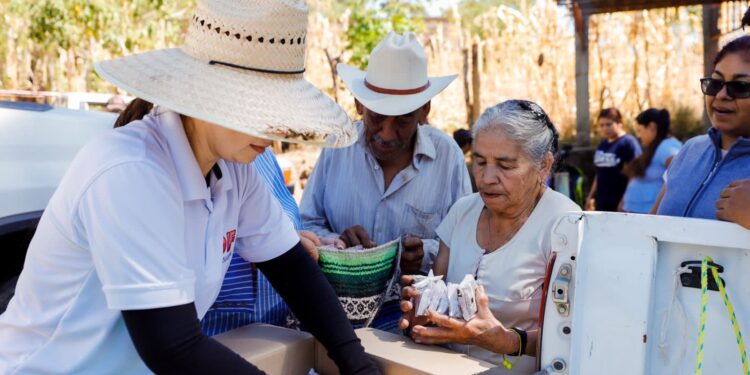 DIF Sinaloa lleva asistencia social a “La Lobera” en Concordia luego del incendio forestal